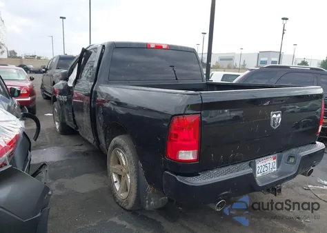 2017 Ram 1500 Express 4X2 5'7 Box z USA, uszkodzony, nr VIN 3C6RR6KTXHG592335